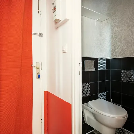 Апартаменти Joli Juste Renove Vue Sur L'eglise *