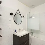Joli Juste Renove Vue Sur L'eglise Apartment *