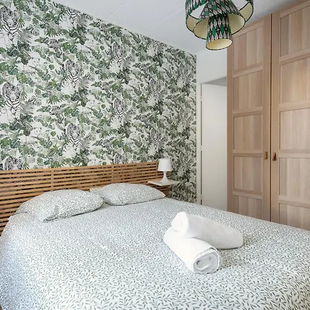 Joli Juste Renove Vue Sur L'eglise