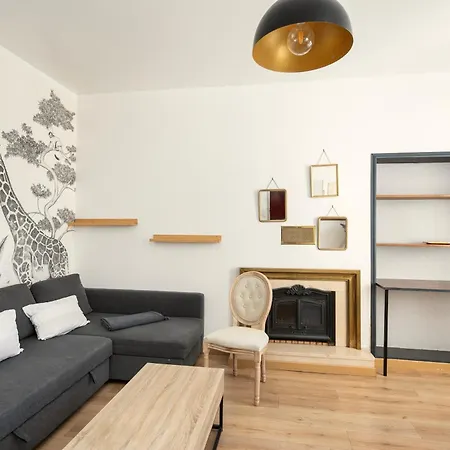 Joli Juste Renove Vue Sur L'eglise Brest