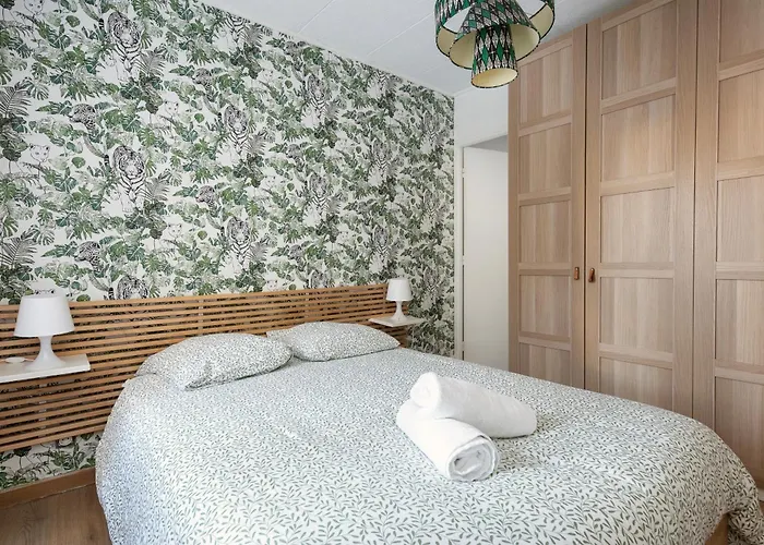 Joli Juste Renove Vue Sur L'eglise