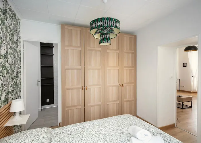 Joli Juste Renove Vue Sur L'eglise Apartamento Brest