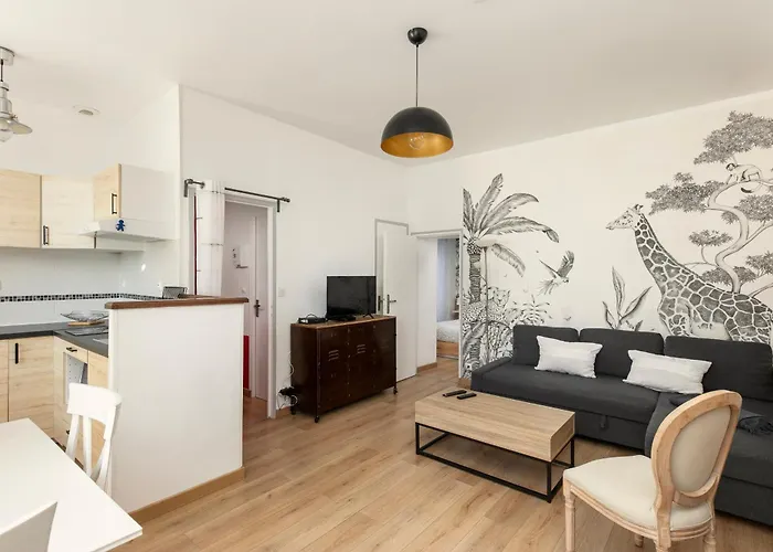 Joli Juste Renove Vue Sur L'eglise * Брест