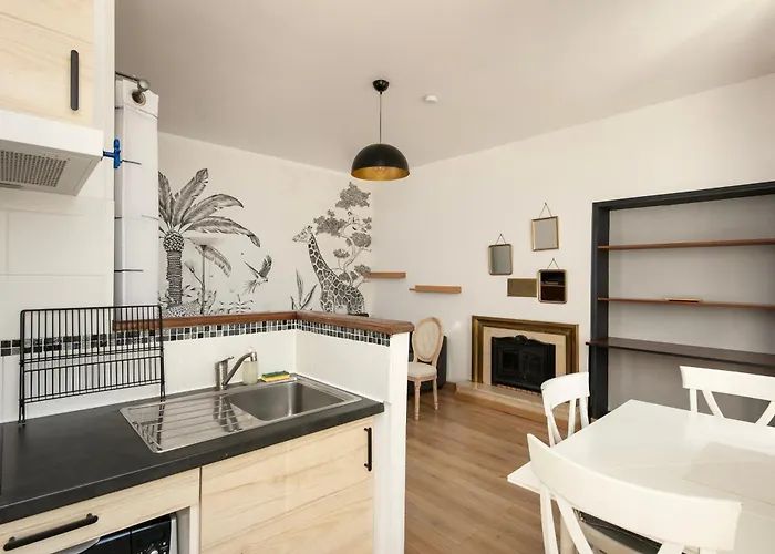 Joli Juste Renove Vue Sur L'eglise Апартаменты